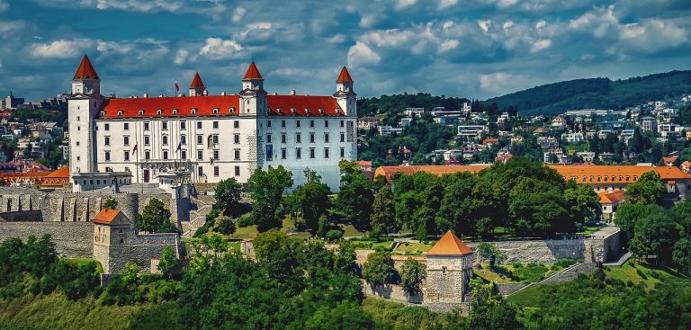 Zamek Bratysławski i widok na miasto