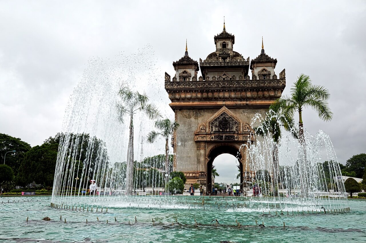 Laos, Vientiane, Pomnik